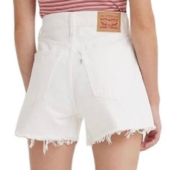 Levi’s High Waisted Mom Shorts In White 28 NWT - Picture 3 of 10